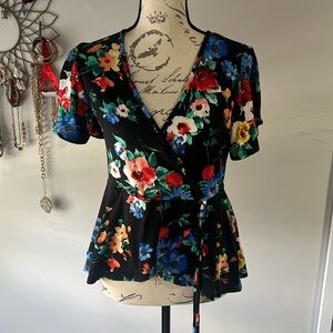 Sexy floral wrap top 🌺